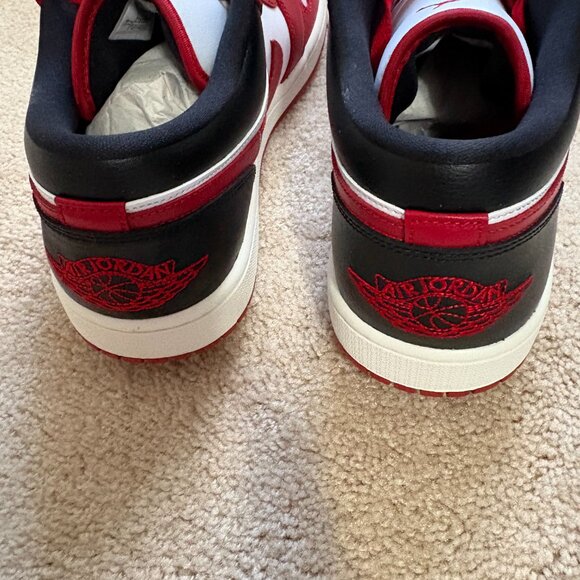 Jordan 1 Low 'Reverse Black Toe' - Unisex (Men's Size: 10.5/Women's Size: 12) - Picture 10 of 13